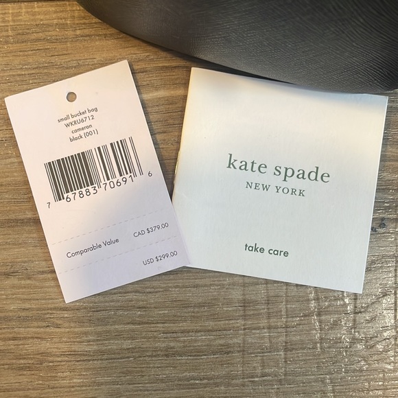 Kate Spade small bucket bag with extra adjustable strap. - Picture 5 of 5
